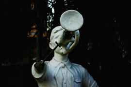 Статуя трубача