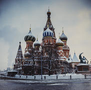 Храм Василия Блаженного в снегу