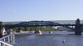  9 мая в Москве. вид на мост богдана хмельницкого