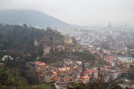 Тбилиси в тумане Вид на крепость Нарикала