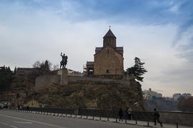 Тбилиси Вид на Метехский храм и памятник Вахтангу Горгасали