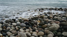 камни в волнах