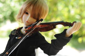 Кукла со скрипкой