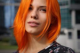 Портрет красивой девушки с рыжими волосами