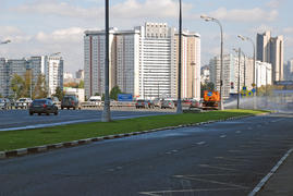  Москва, Ленинский проспект, полив газона