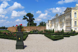 Рундальский дворец, западная граница парка