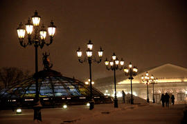 Новогодняя иллюминация ночной Москвы. Манеж