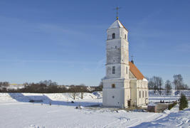 Беларусь, Заславль: старинная Спасо-Преображенская церковь и древний оборонительный вал