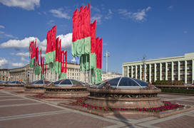 Беларусь, Минск: праздничная площадь Независимости