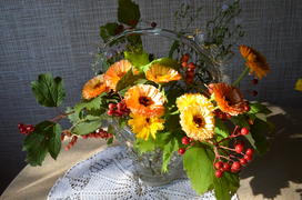 Букет цветов в стеклянной вазе 