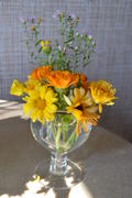 Букет цветов в стеклянной вазе 