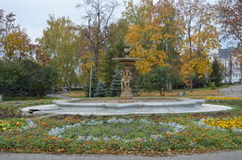 Казань. Золотая осень: Старинный фонтан 
