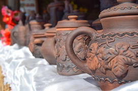 Орнаментированные горшки, сделанные из глины