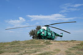 Музейный экспонат боевых вертолетов.