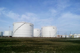 Storage tanks for petroleum products. Equipment refinery                               
