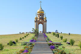 Православная часовня на холме. Скиния в казачьей станице Атамань.