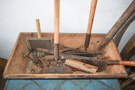 Старинные инструменты для обработки огорода 