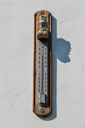 Настенный термометр украшенный орнаментом в виде совы 