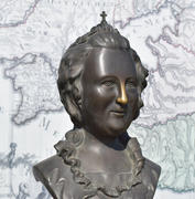 Бронзовая статуя императрицы Екатерины II.
