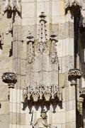 Германия - город Регенсбург, скульптуры на фасаде собора 