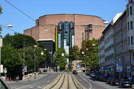 Германия. Мюнхен. Фасад современного здания 
