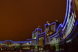 Астана - Офис компании КазМунайГаз ночью