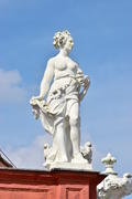 Дворец ЗЕЕХОФ под Бамбергом, Германия. Скульптура женщины 