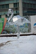 Астана - уличная скульптура из зеркал 