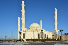 Мечеть "Хазрет Султан" в Астане зимой