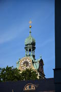 Германия - город Регенсбурга. Башня древнего здания 