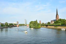 Германия, Франкфурт-на-Майне. Панорама с реки 