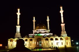 Астана - Мечеть НУР-АСТАНА ночью 