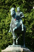 Германия - город Бамберг. Скульптура мужчины на коне 