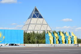 Астана - стеклянная пирамида. Казахстан