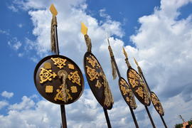 Старинные щиты украшенные орнаментом 