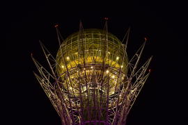 Астана - Башня "Байтерек"-ночью 
