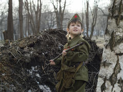 Ребенок в военной форме 