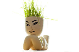 Statuette with grass on his head