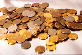 Горсть золотых монет 