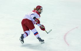 Игрок женской команды по хоккею на льду