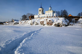 Зимний вид на церковь Георгия Победоносца в Слободе.