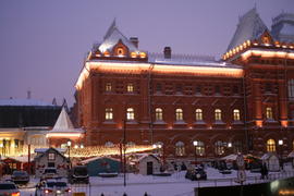 Здание с подсветкой в центре Москвы