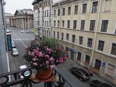 Вид из окна гостиницы на городские здания.  Достопримечательности Санкт-Петербурга 