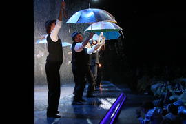 Премьера мюзикла "Поющие под дождем"