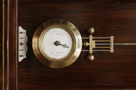 Старинные коллекционные часы с маятниковым механизмом 