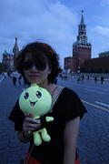 Китайская туристка на Красной площади с игрушкой