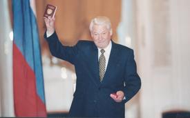 Ельцин с паспортом