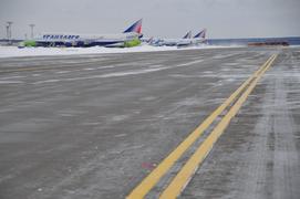 Уборка снега в аэропорту Домодедово 7