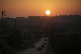 Закат над Ливаном. Солнце садиться за линию гороизонта