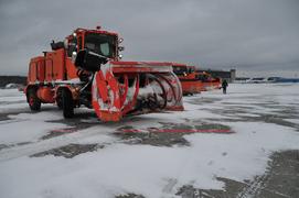 Уборка снега в аэропорту Домодедово 11